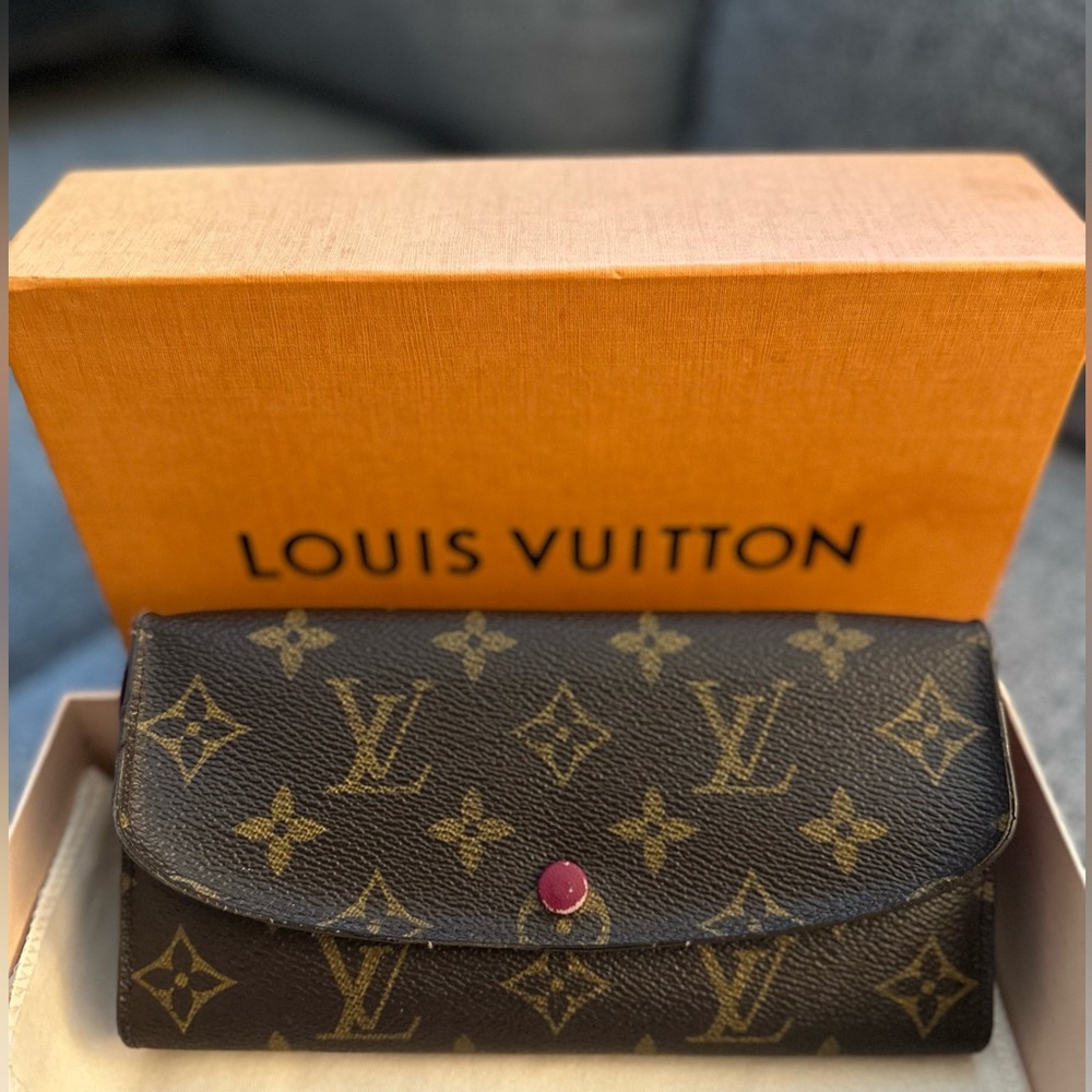 Well loved-Authentic Louis Vuitton Emilie wallet.